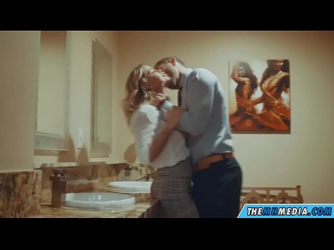 ❤️ Kana blonde ine busty inokukwezvera muchimbuzi cheveruzhinji Hard porn ️❤